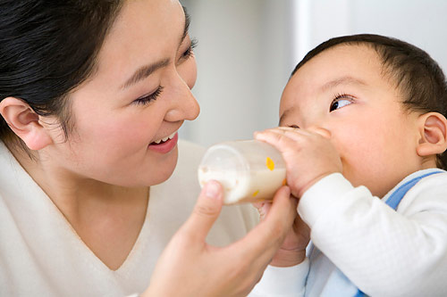 寶寶厭奶：三個(gè)月寶寶不愛(ài)吃奶的原因